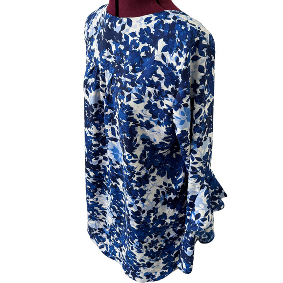 VINCE CAMUTO Floral Ruffle V-Neck Loose Blouse Top Flutter Sleeves Blue Medium - Picture 8 of 12